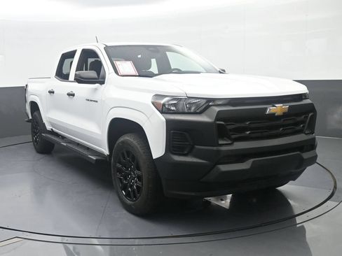 Used 2025 Chevrolet Colorado W/T w/ WT Custom Package RWD image 9
