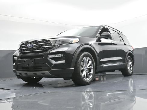 Used 2021 Ford Explorer XLT w/ Equipment Group 202A RWD image 28