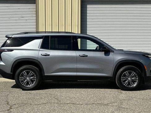 New 2026 Chevrolet Traverse LT image 8