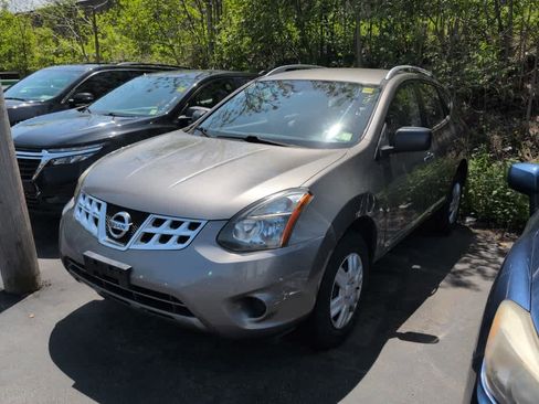 Used 2015 Nissan Rogue S w/ Convenience Package FWD image 2