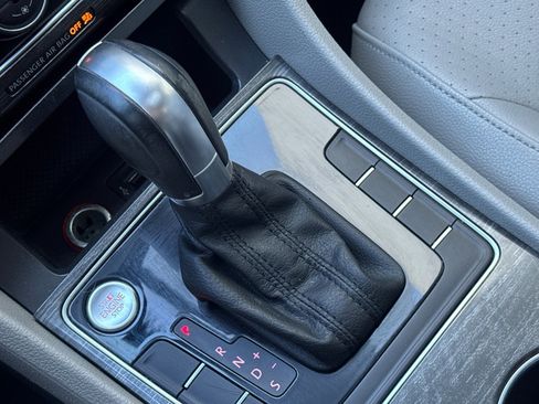 Used 2017 Volkswagen Passat 1.8T SE w/ SE Lighting Package image 17