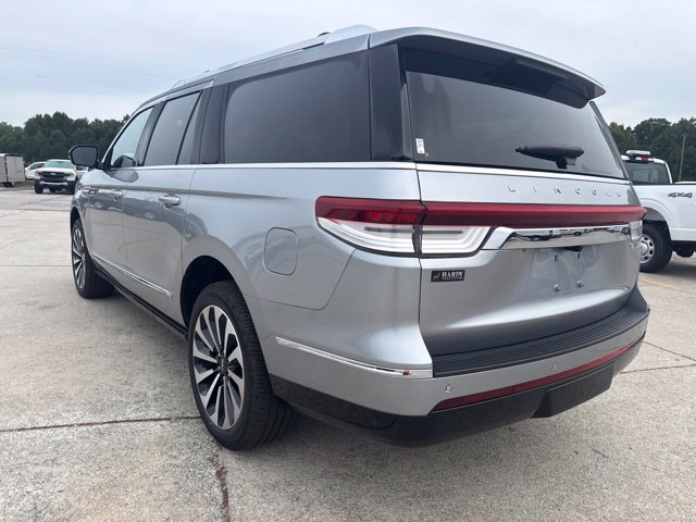 Used 2023 Lincoln Navigator L Reserve AWD/4WD image 3