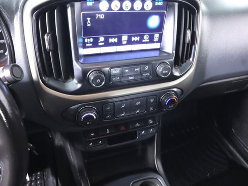 Used 2018 Chevrolet Colorado Z71 AWD/4WD image 16