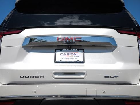 Used 2021 GMC Yukon SLT w/ SLT Premium Package AWD/4WD image 13