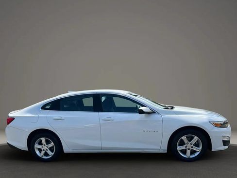Used 2023 Chevrolet Malibu LT FWD image 2