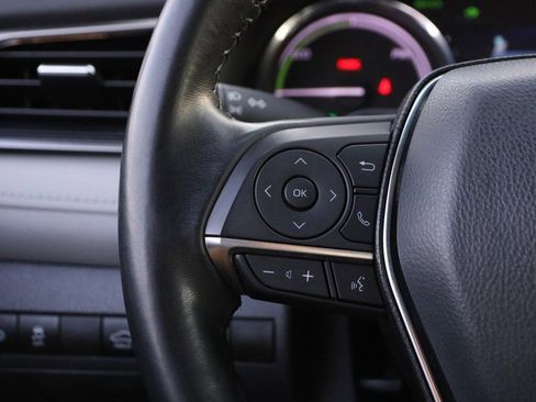 Used 2020 Toyota Camry XLE image 12