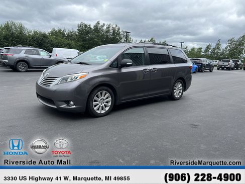Used 2015 Toyota Sienna Limited Premium w/ Four Season Floor Mat Package FWD image 3