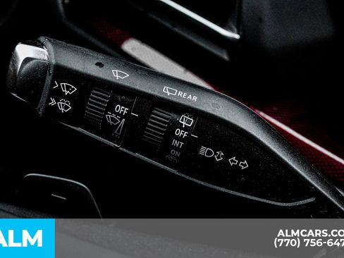 Used 2025 Chevrolet Traverse RS image 34