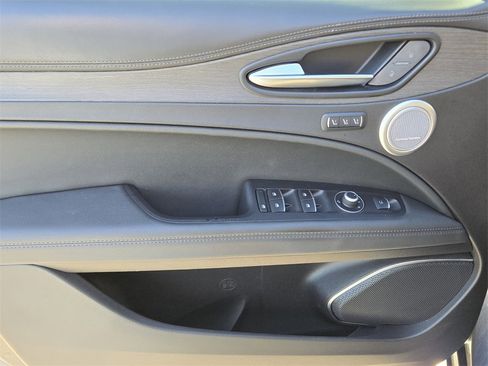 Used 2023 Alfa Romeo Stelvio Ti image 28