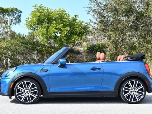 Used 2023 MINI Cooper S image 29