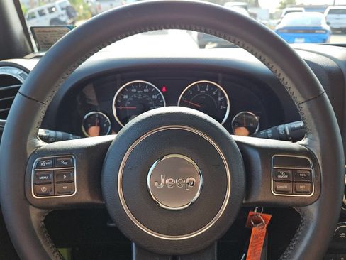 Used 2016 Jeep Wrangler Unlimited Sahara w/ Connectivity Group AWD/4WD image 21