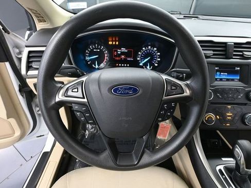 Used 2016 Ford Fusion SE FWD image 25