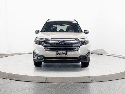 Used 2025 Subaru Forester Premium AWD/4WD image 2