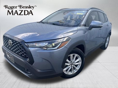 Used 2023 Toyota Corolla Cross LE FWD image 1