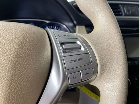 Used 2015 Nissan Rogue S w/ S Family Package FWD image 9