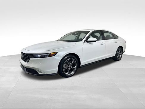 Used 2024 Honda Accord EX image 2