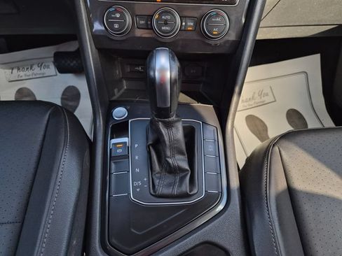 Used 2020 Volkswagen Tiguan SE FWD image 26