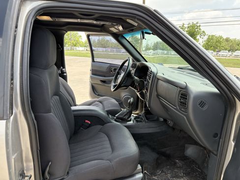Used 2003 Chevrolet Blazer LS w/ Preferred Equipment Group AWD/4WD image 13