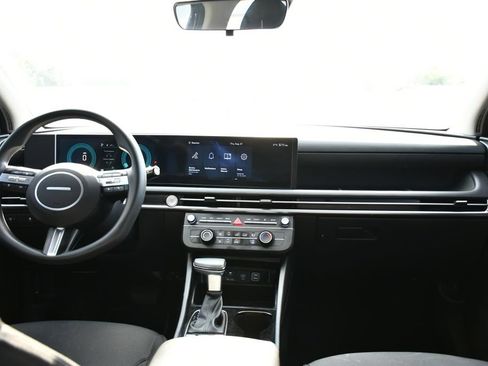Used 2025 Hyundai Tucson SE FWD image 21