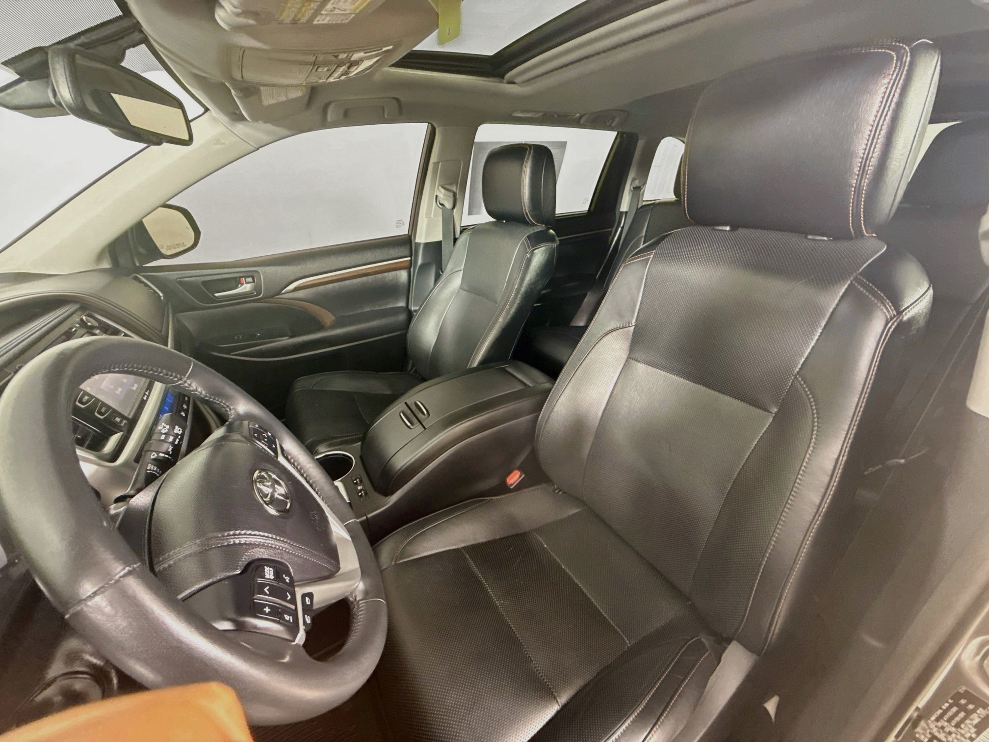 Used 2015 Toyota Highlander Limited w/ Driver Technology Package AWD/4WD image 23