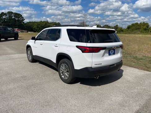 Used 2022 Chevrolet Traverse LT FWD image 3