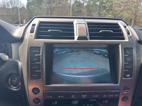 Used 2021 Lexus GX 460 Premium w/ Premium Package image 19