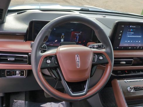 Used 2025 Lincoln Aviator Reserve w/ Equipment Group 201A image 17