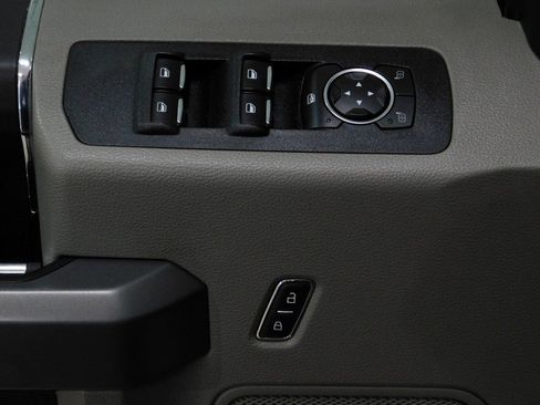 Used 2018 Ford F150 XLT w/ Heavy-Duty Payload Package image 31