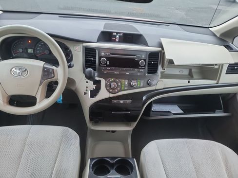 Used 2011 Toyota Sienna LE image 20