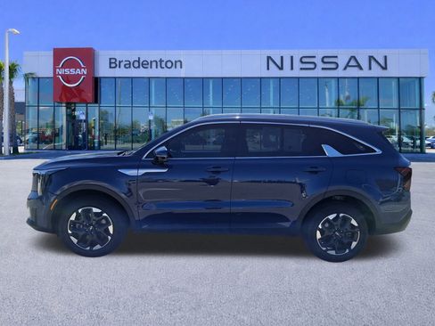 Used 2024 Kia Sorento S w/ Panoramic Sunroof Package image 8