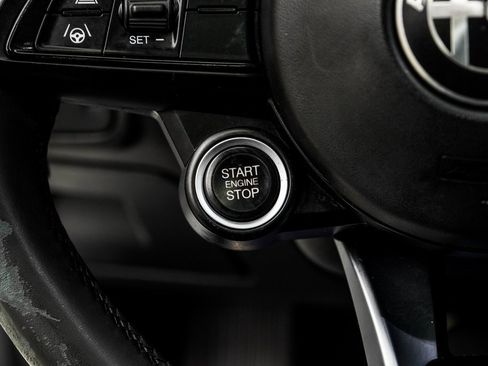 Used 2023 Alfa Romeo Giulia Veloce image 28