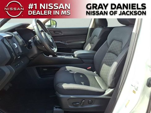 Used 2024 Nissan Pathfinder SV FWD image 23