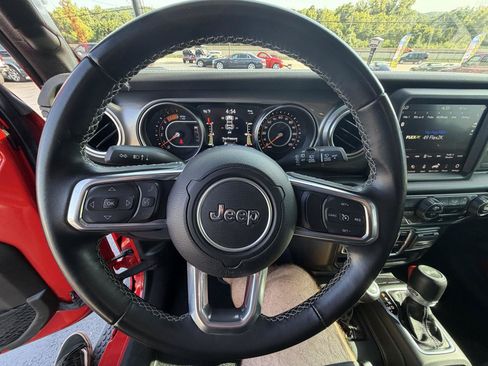 Used 2022 Jeep Wrangler Unlimited Sahara AWD/4WD image 16