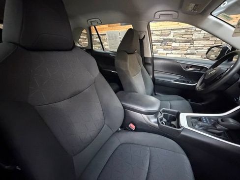 Used 2021 Toyota RAV4 XLE AWD/4WD image 17