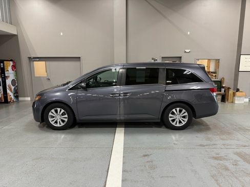 Used 2016 Honda Odyssey SE image 1