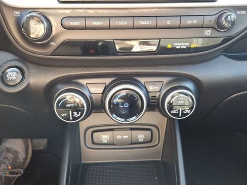 Used 2024 Hyundai Venue SEL FWD image 20