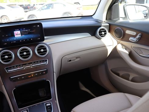 Used 2022 Mercedes-Benz GLC 300 4MATIC image 13
