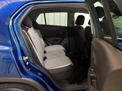 Used 2020 Chevrolet Trax LT w/ LPO, Protection Package AWD/4WD image 13