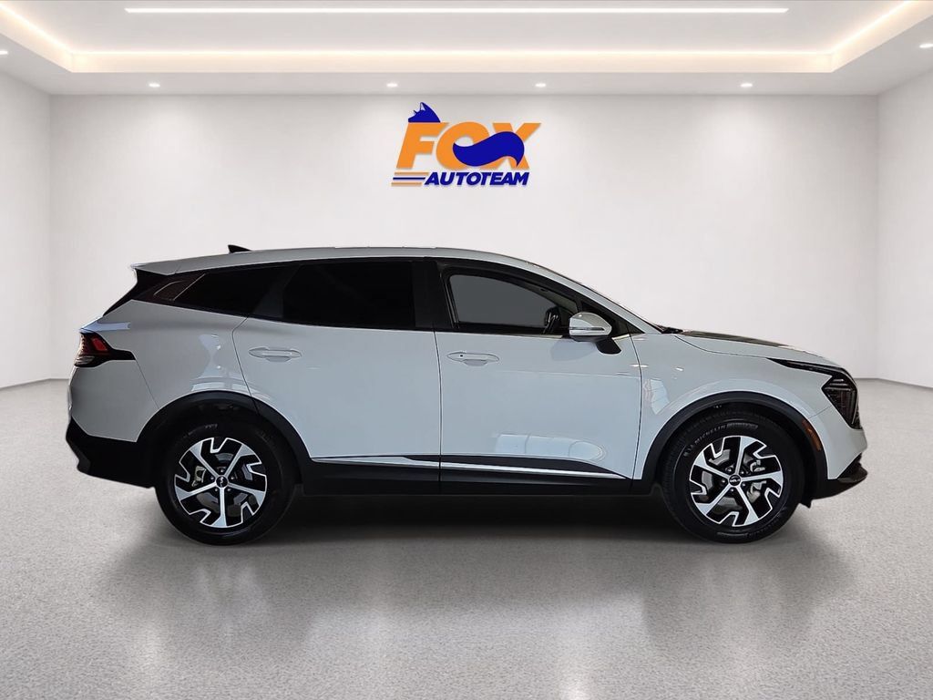 Used 2024 Kia Sportage EX FWD image 4
