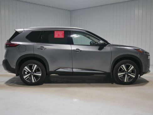 Used 2022 Nissan Rogue Platinum w/ Head-Up Display Package image 4