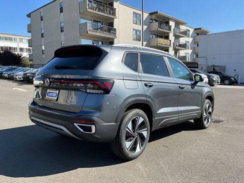 New 2025 Volkswagen Taos SE image 7