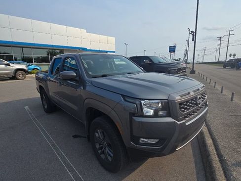 Used 2025 Nissan Frontier SV w/ SV Convenience Package AWD/4WD image 2