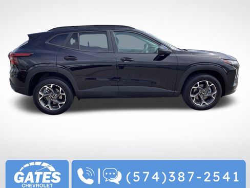 Used 2025 Chevrolet Trax LT w/ Driver Confidence Package FWD image 9