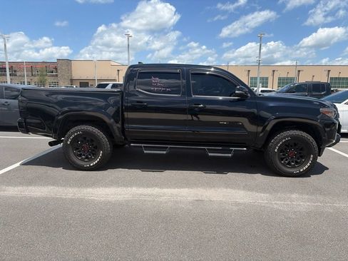 Used 2019 Toyota Tacoma TRD Sport w/ TRD Premium Sport Package RWD image 2