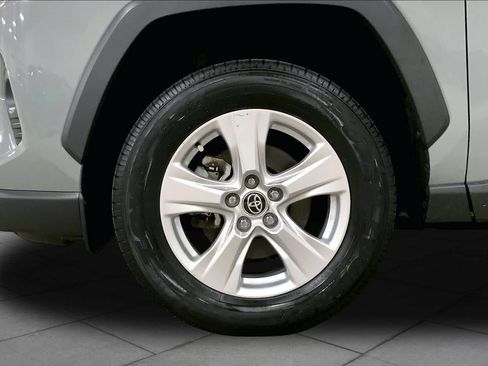 Used 2021 Toyota RAV4 XLE w/ Convenience Package AWD/4WD image 11
