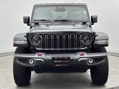Used 2025 Jeep Wrangler Unlimited Rubicon AWD/4WD image 2