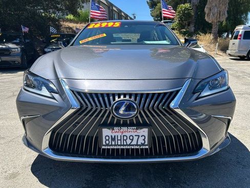 Used 2019 Lexus ES 300h w/ Premium Package FWD image 2