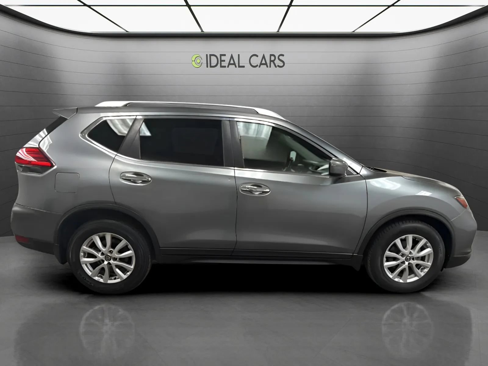 Used 2017 Nissan Rogue SV FWD image 4