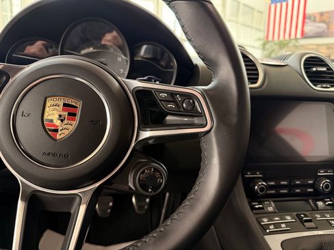 Used 2025 Porsche 718 Cayman S RWD image 38