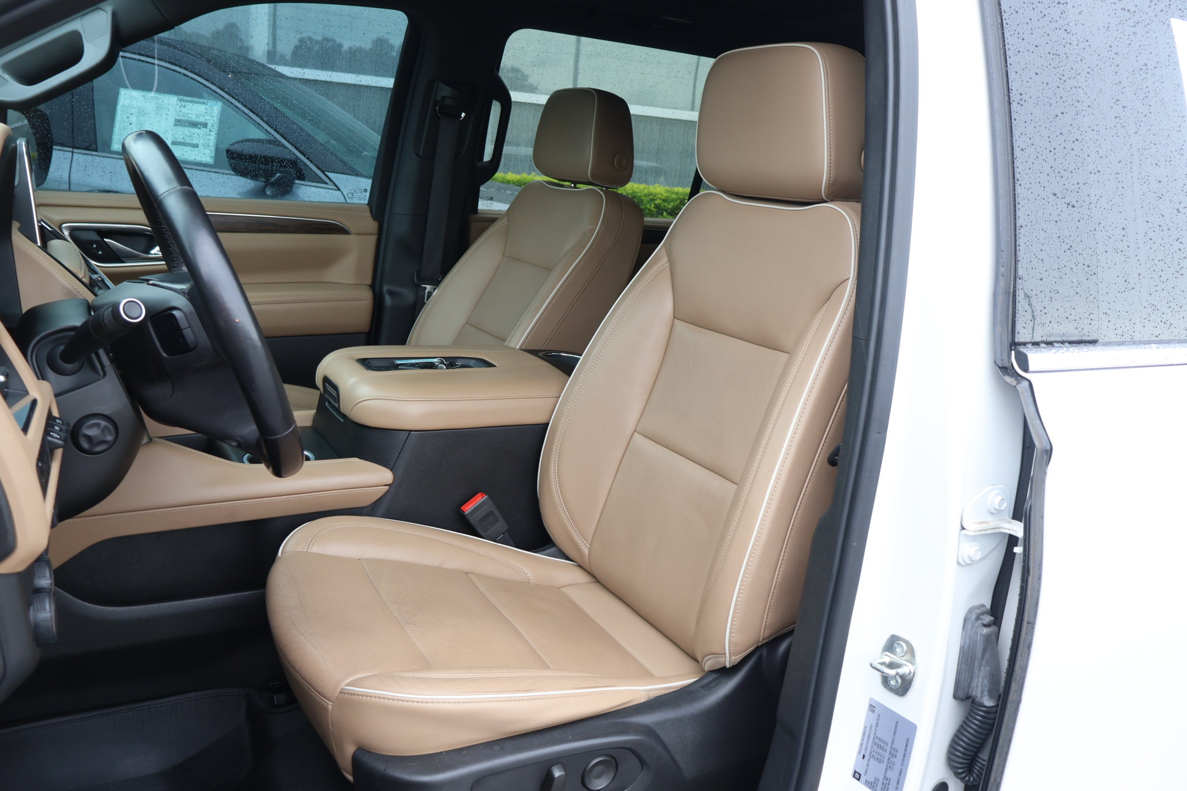 Used 2021 Chevrolet Suburban Premier w/ Premium Package RWD image 2